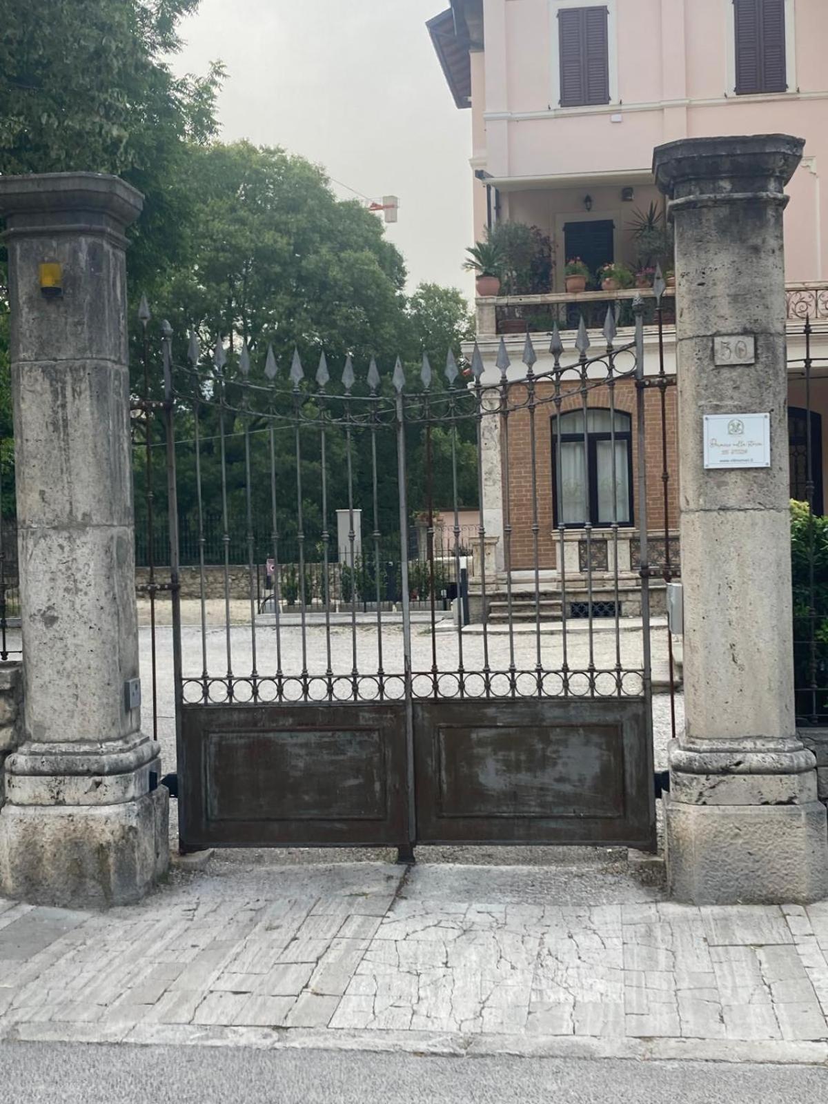 Villino Mari Camere Con Parcheggio Privato Gratuito อัสโกลีปิเชโน ภายนอก รูปภาพ